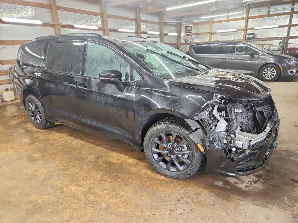 2021 CHRYSLER PACIFICA LIMITED  