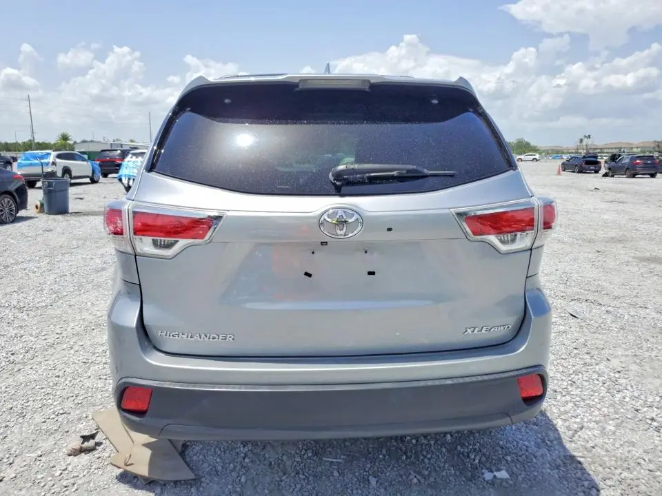 2014 TOYOTA HIGHLANDER XLE  