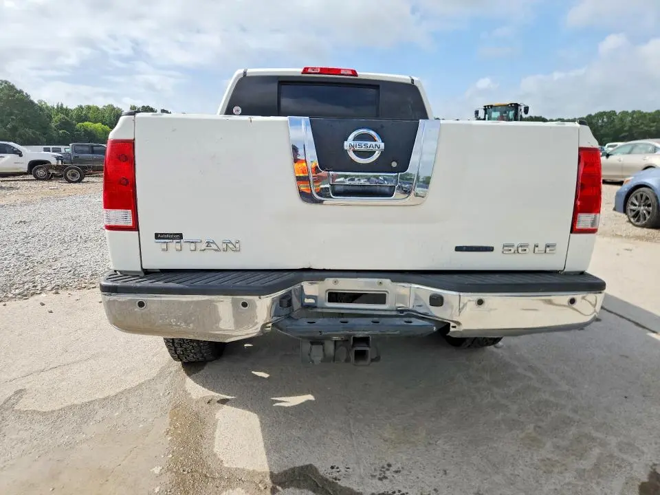 2010 NISSAN TITAN SE  
