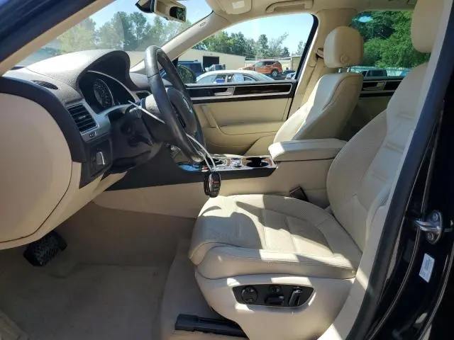 2016 VOLKSWAGEN TOUAREG SPORT  