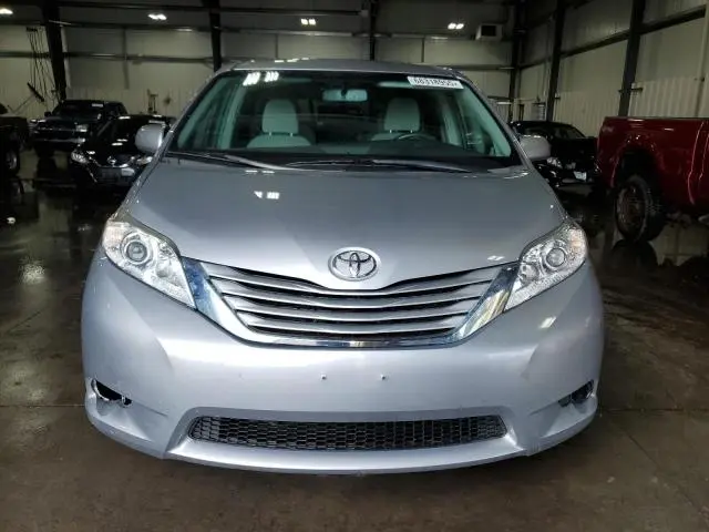 2017 TOYOTA SIENNA LE  