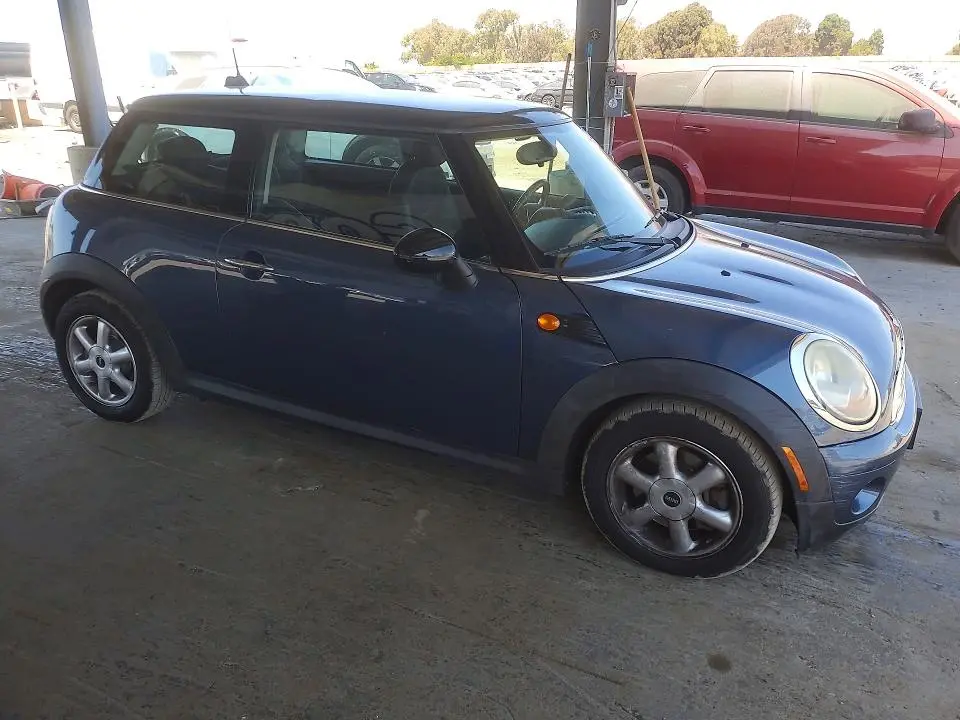 2010 MINI COOPER   