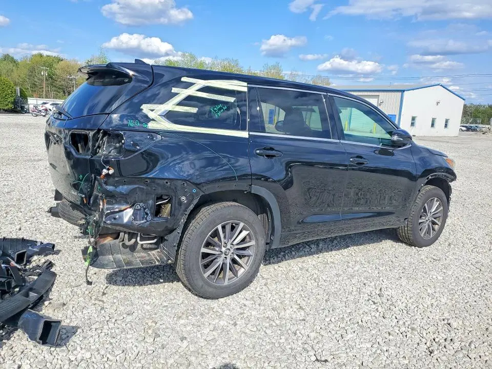 2017 TOYOTA HIGHLANDER XLE  