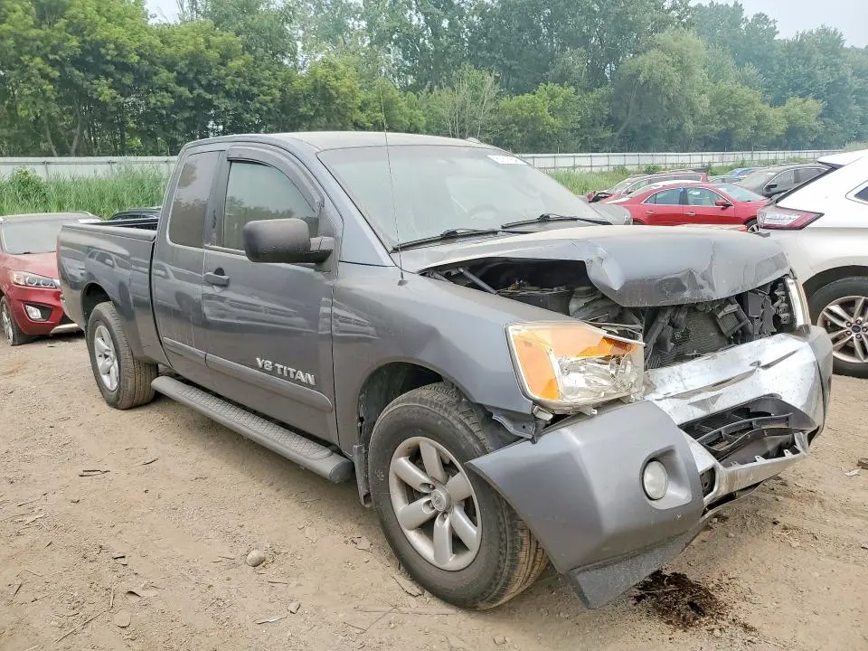 2013 NISSAN TITAN SV  