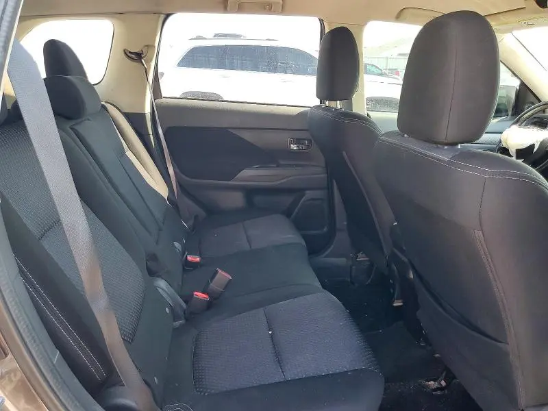 2016 MITSUBISHI OUTLANDER SE  