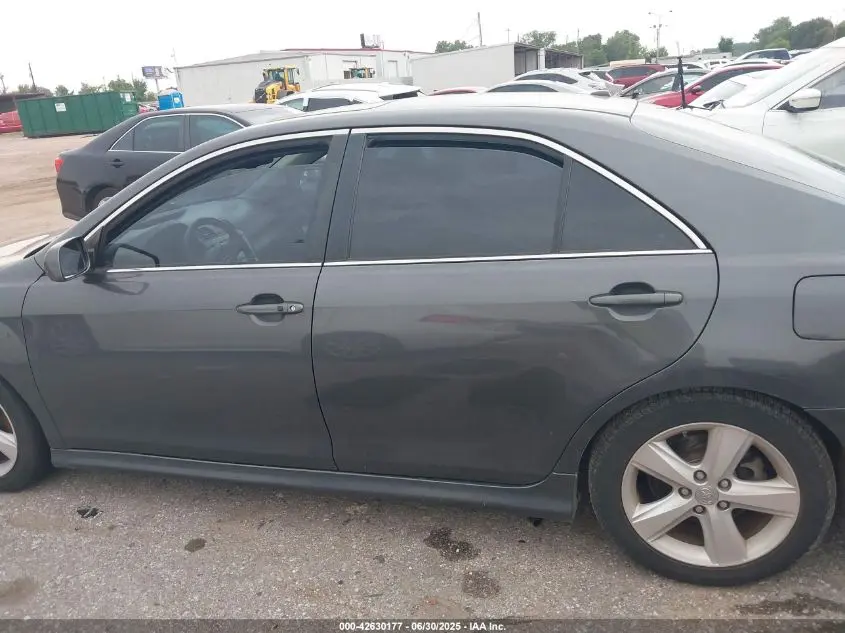 2011 TOYOTA CAMRY SE