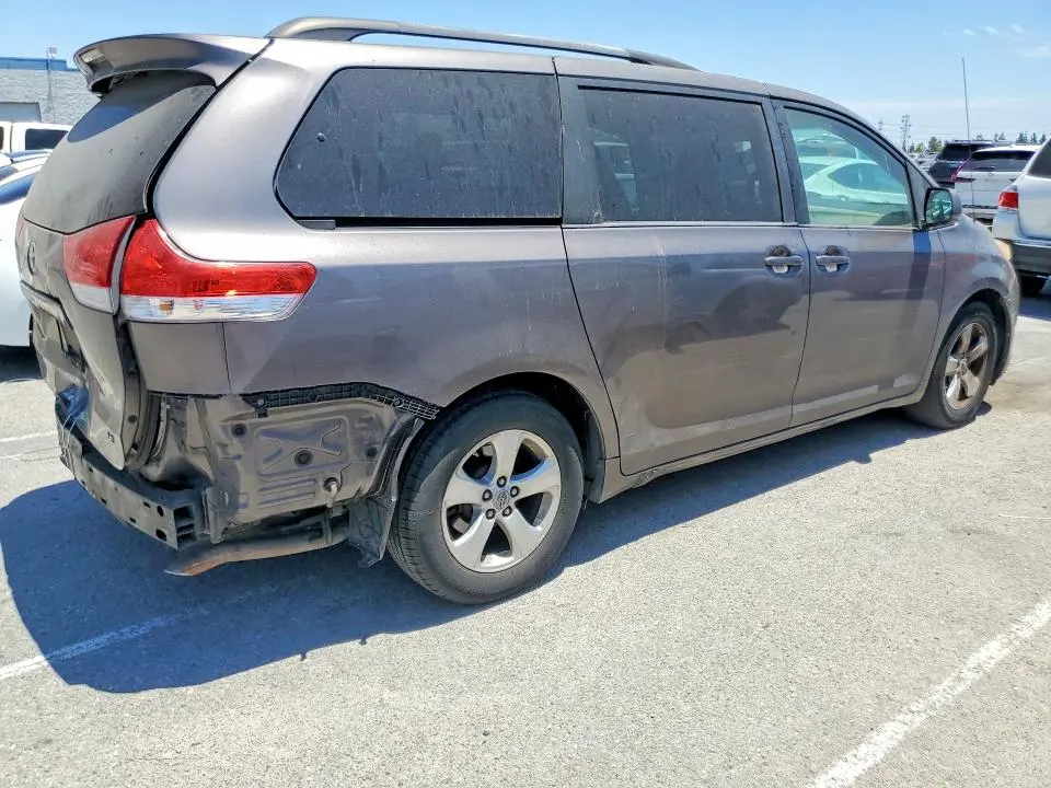 2011 TOYOTA SIENNA   