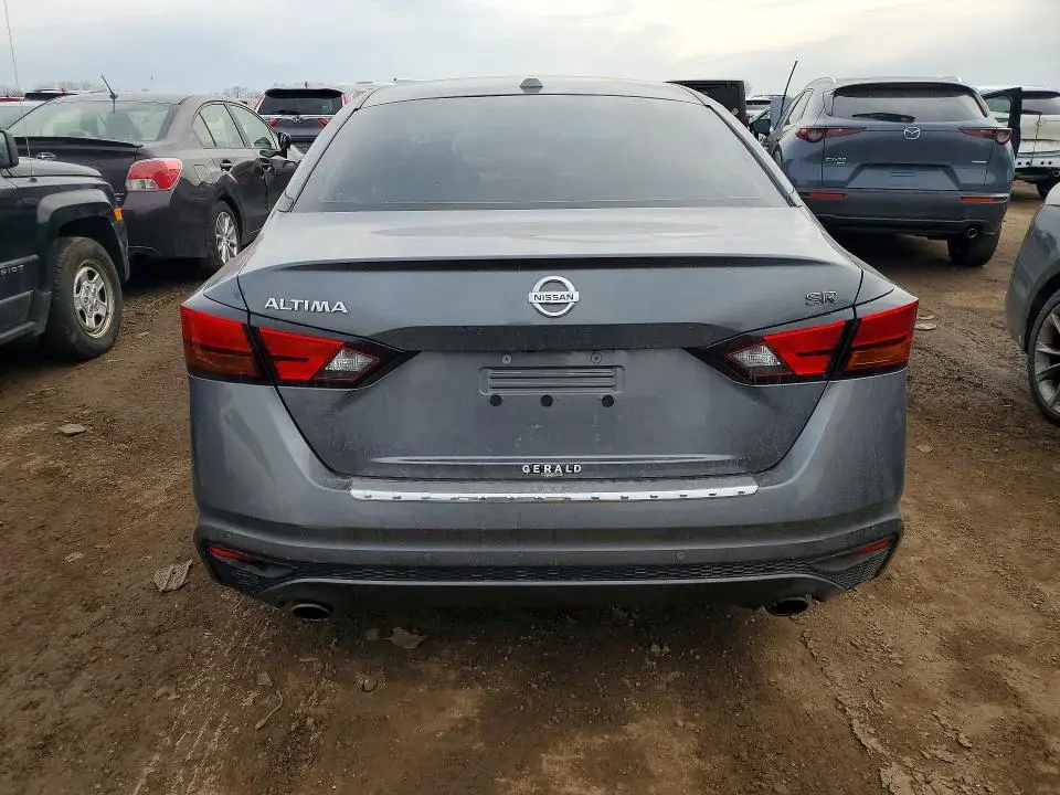 2021 NISSAN ALTIMA SR  