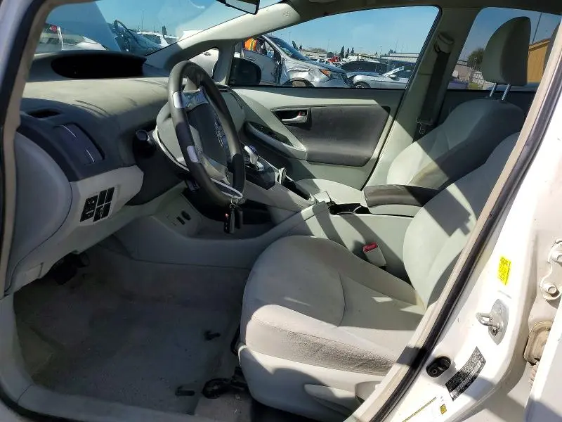 2010 TOYOTA PRIUS III  