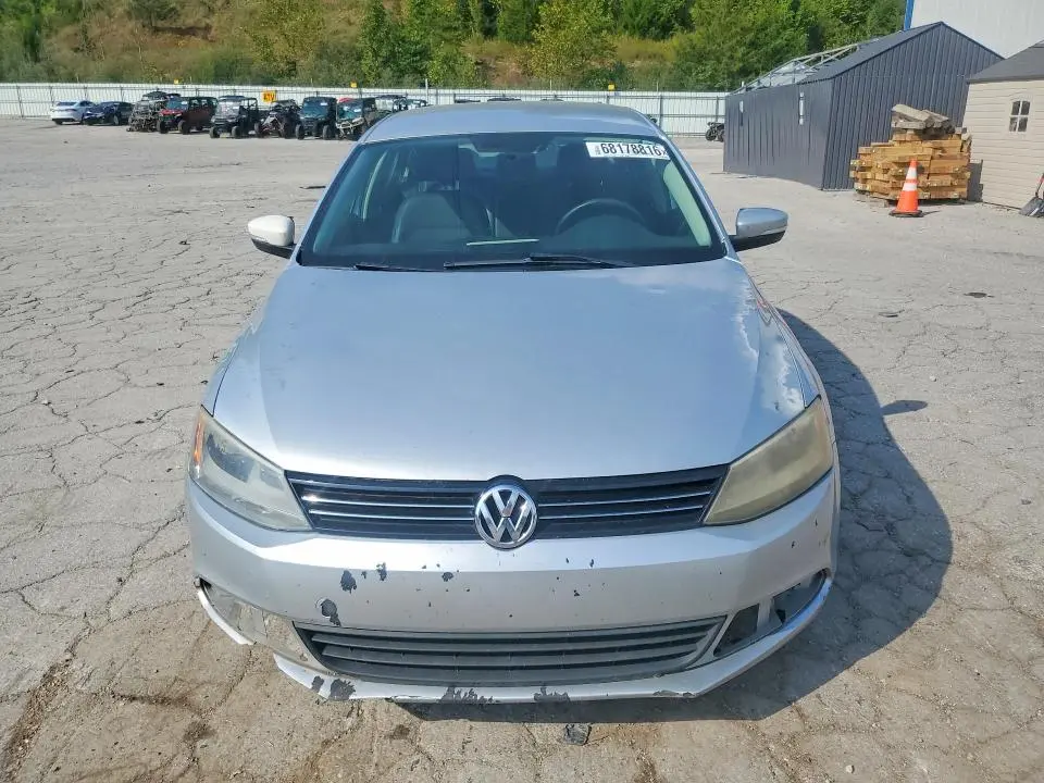 2011 VOLKSWAGEN JETTA SE  