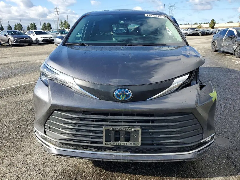 2025 TOYOTA SIENNA XLE 7-PASSENGER  