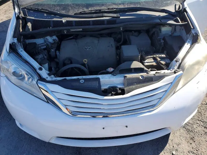 2017 TOYOTA SIENNA LE 8 PASSENGER  