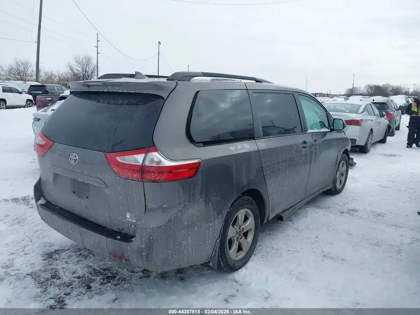2019 TOYOTA SIENNA LE 8 PASSENGER