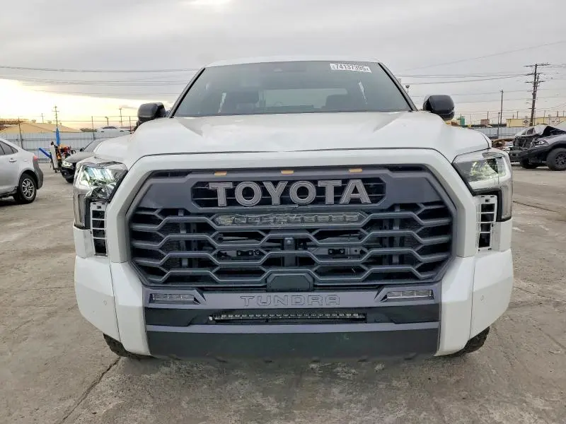 2024 TOYOTA TUNDRA CREWMAX LIMITED  