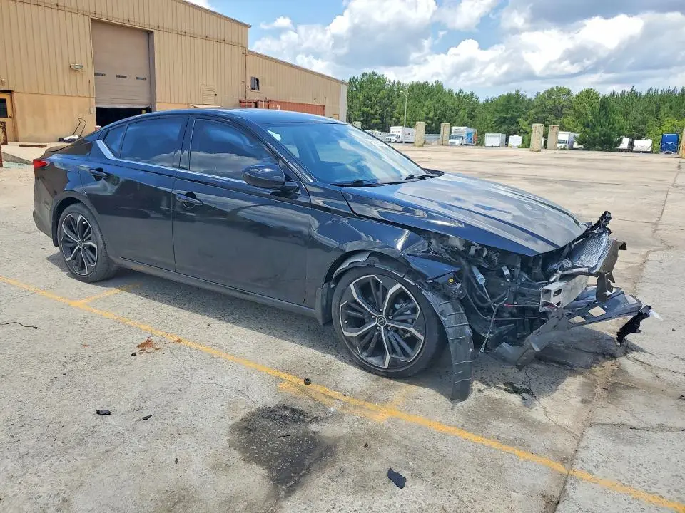 2023 NISSAN ALTIMA SR  