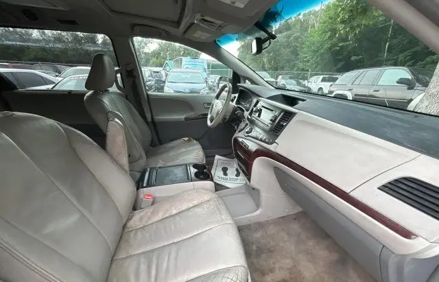 2012 TOYOTA SIENNA XLE  