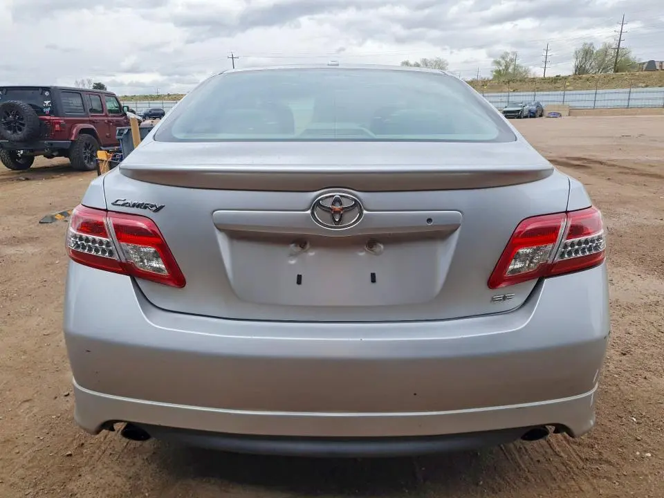 2011 TOYOTA CAMRY SE  