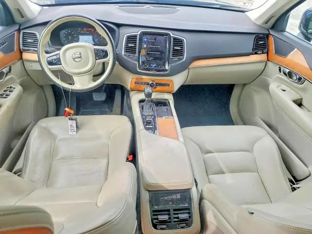2021 VOLVO XC90 T6 MOMENTUM  