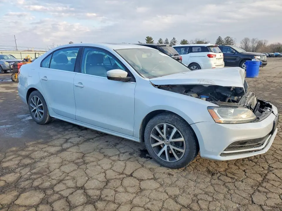 2017 VOLKSWAGEN JETTA SE  