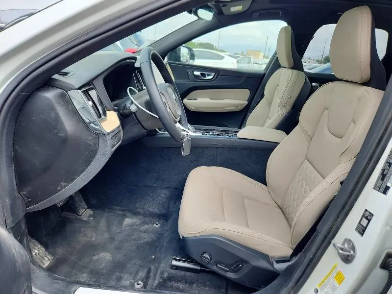 2026 VOLVO XC60 PLUS  