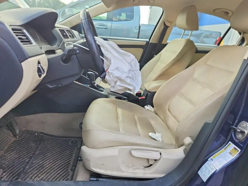 2012 VOLKSWAGEN JETTA SE  