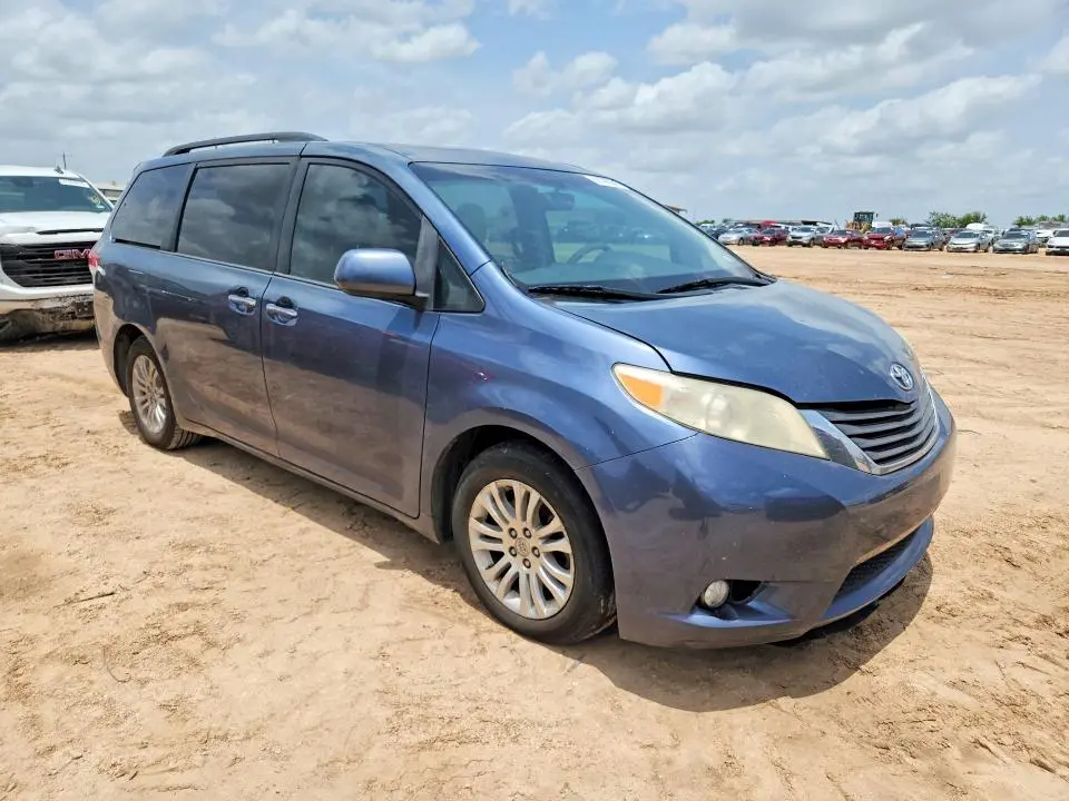 2014 TOYOTA SIENNA XLE 8-PASSENGER  