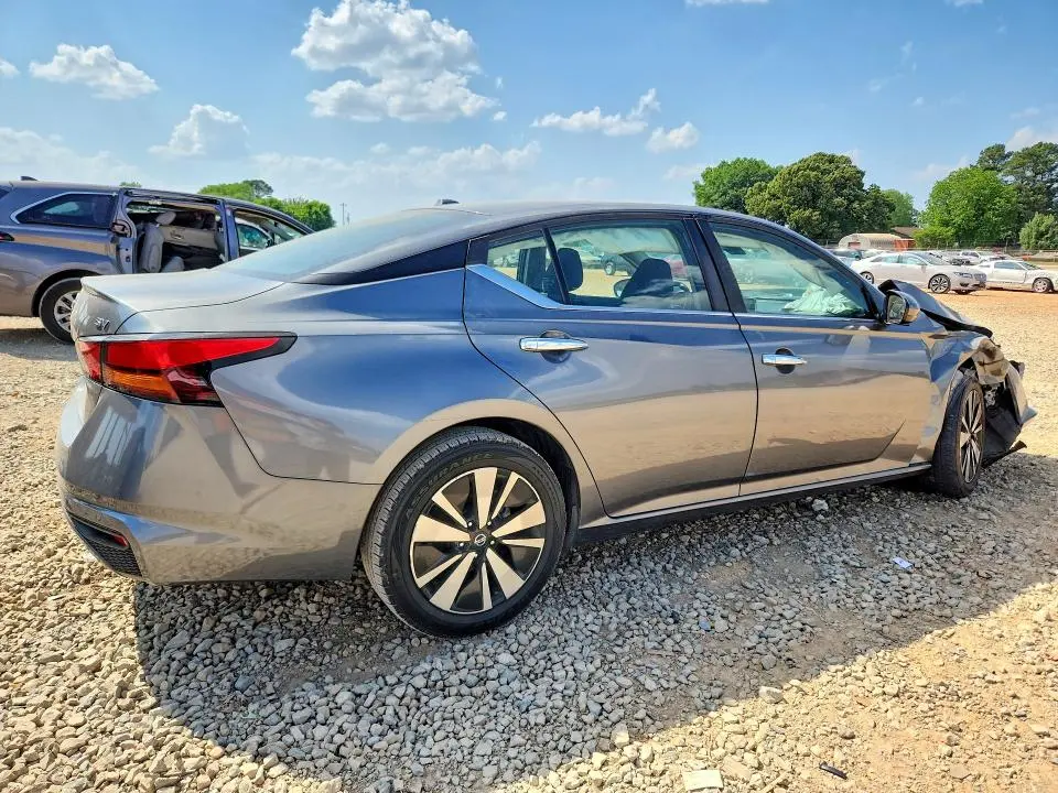 2022 NISSAN ALTIMA SV  