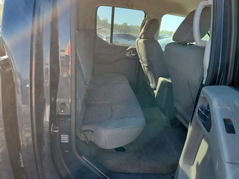 2016 NISSAN FRONTIER SV  