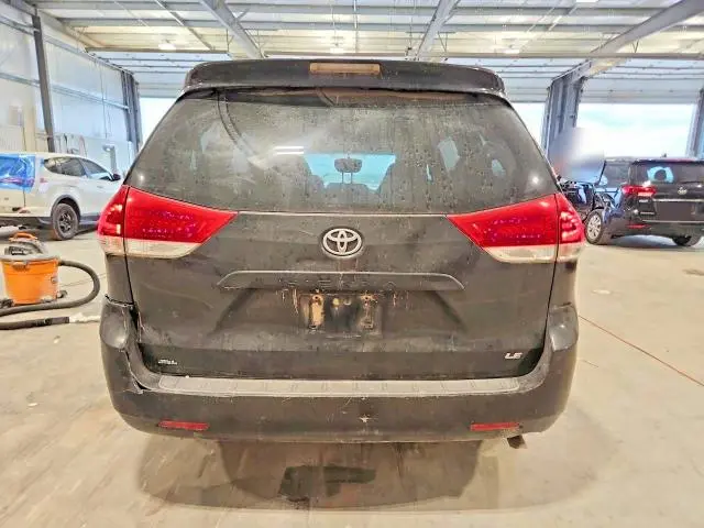 2011 TOYOTA SIENNA LE  