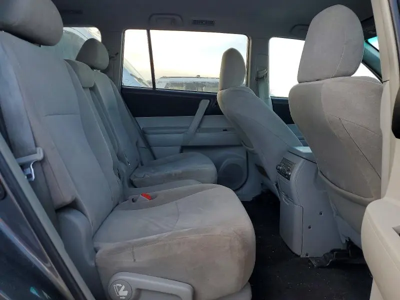 2011 TOYOTA HIGHLANDER BASE  