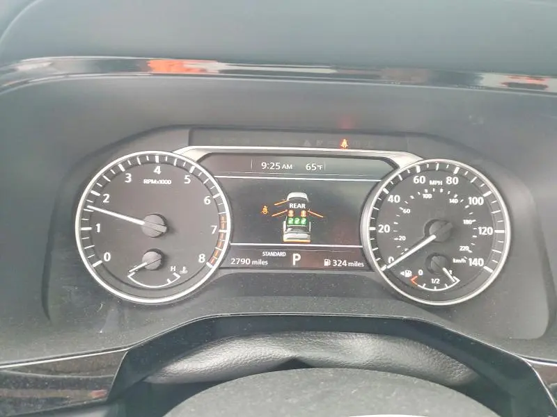 2025 NISSAN PATHFINDER SV  
