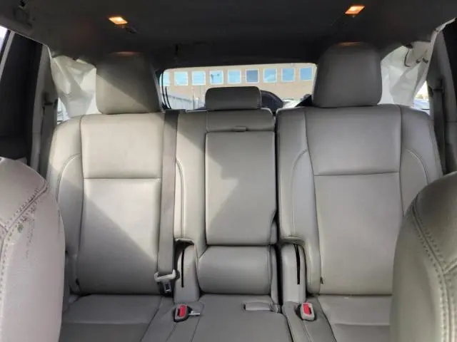 2015 TOYOTA HIGHLANDER LE  
