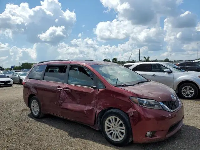 2015 TOYOTA SIENNA XLE  