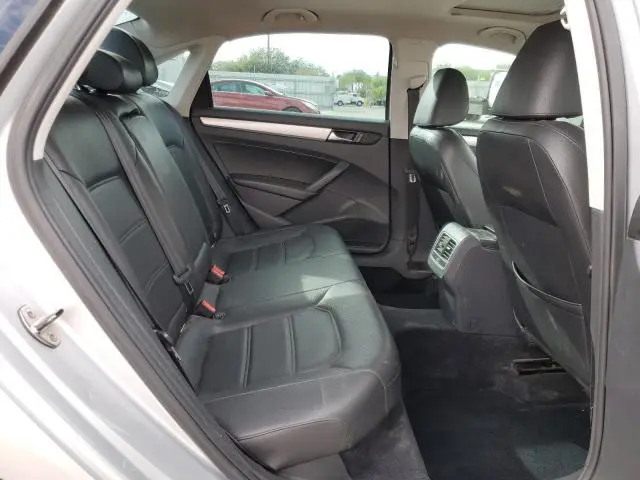 2013 VOLKSWAGEN PASSAT SE  