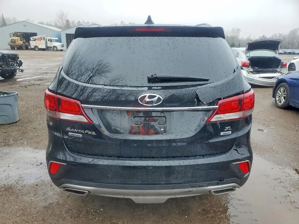 2017 HYUNDAI SANTA FE SE  