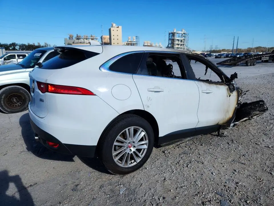 2017 JAGU F-PACE PRE   