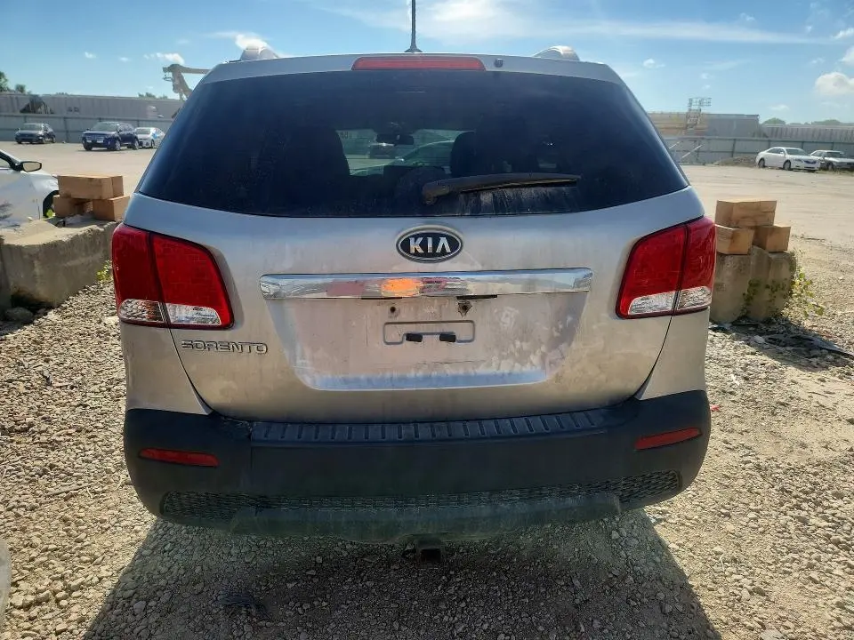 2013 KIA SORENTO LX  