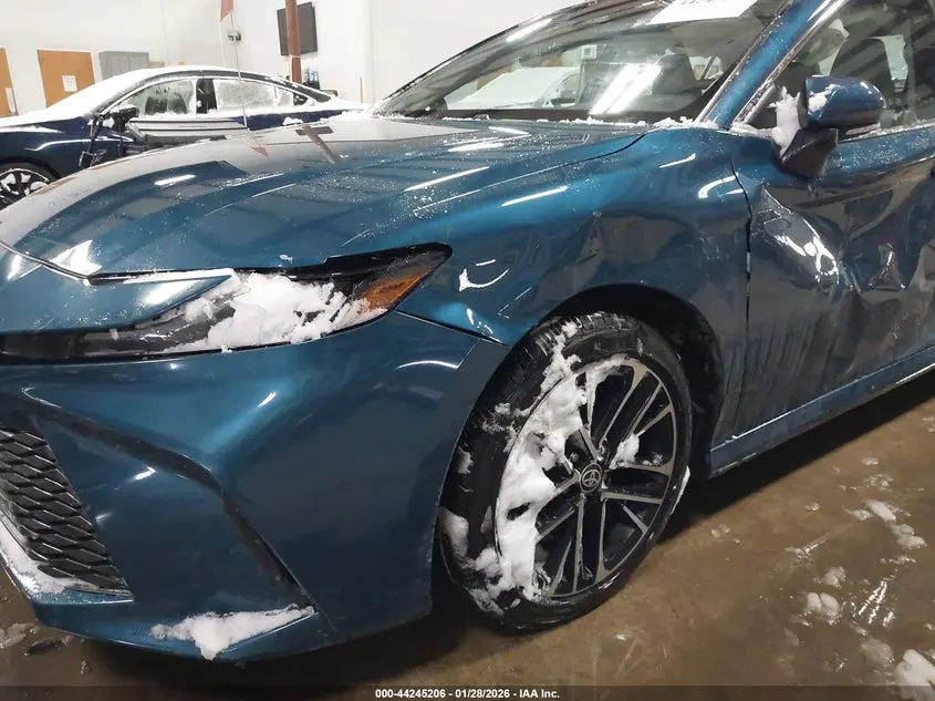 2025 TOYOTA CAMRY XLE