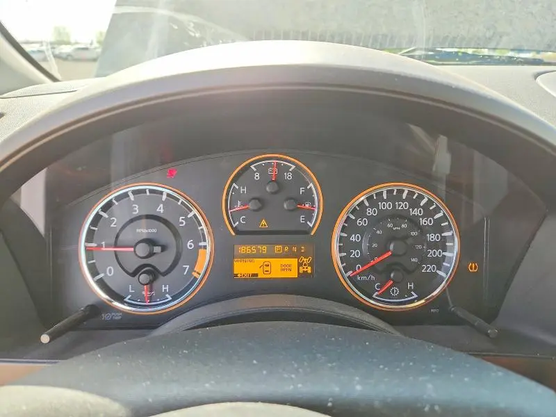 2011 NISSAN TITAN SV  