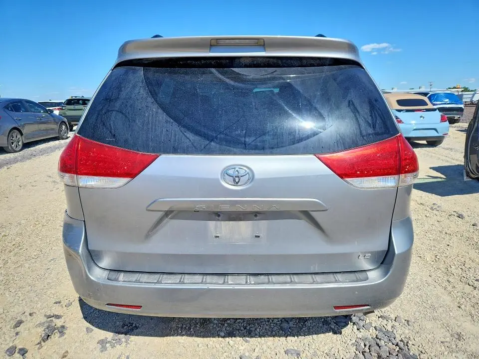 2013 TOYOTA SIENNA LE  