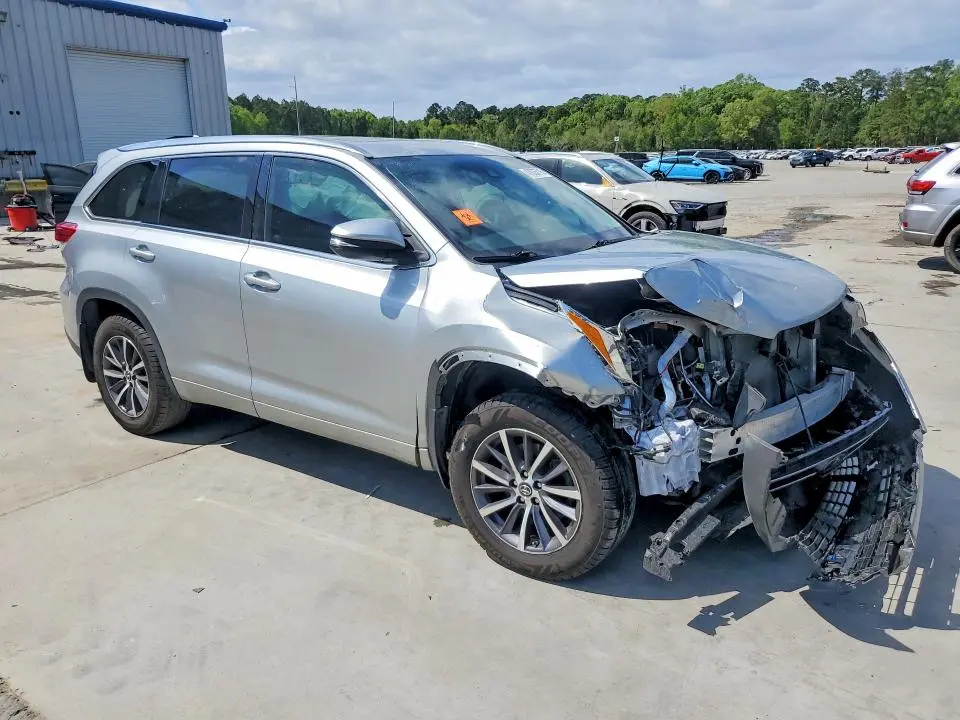 2018 TOYOTA HIGHLANDER XLE  