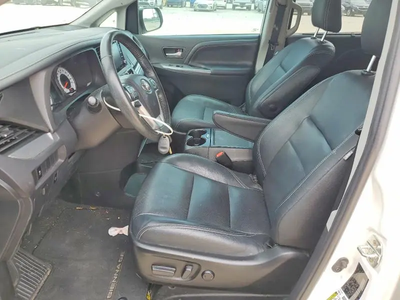 2020 TOYOTA SIENNA SE 8-PASSENGER  
