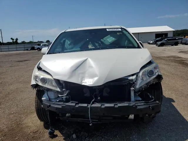 2018 TOYOTA SIENNA XLE  