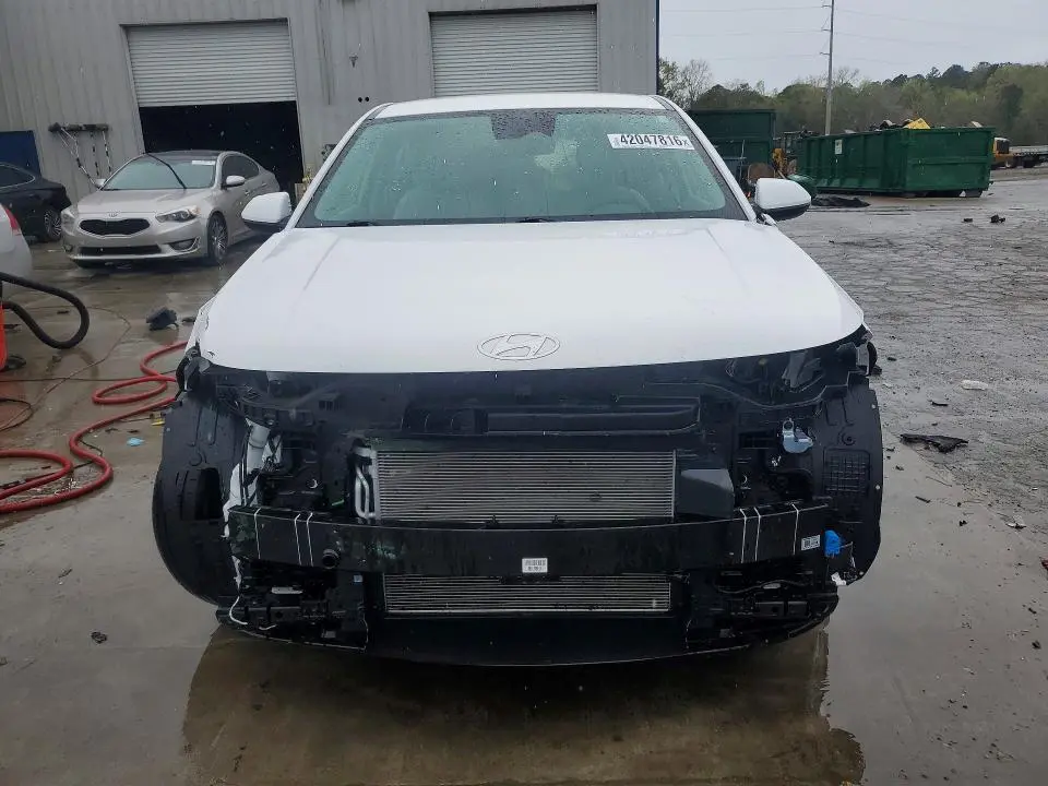 2024 HYUNDAI KONA SE  