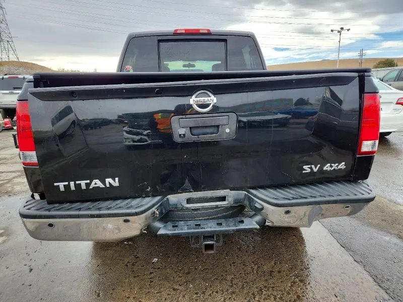 2015 NISSAN TITAN SV  