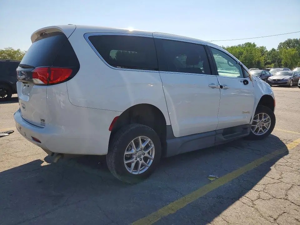 2023 CHRYSLER VOYAGER LX  