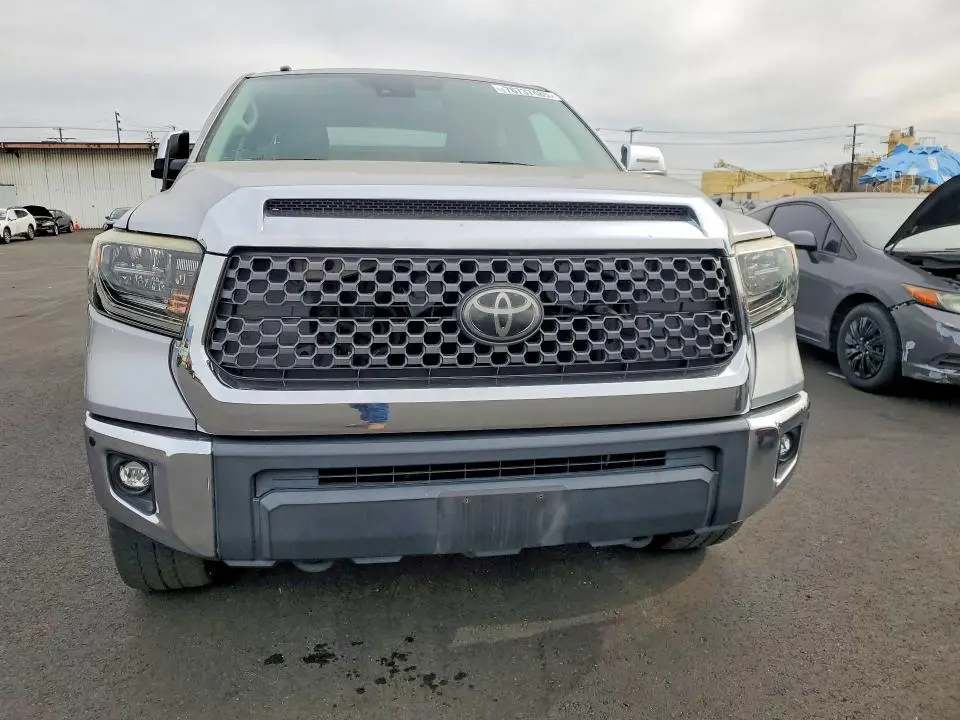 2018 TOYOTA TUNDRA CREWMAX SR5  
