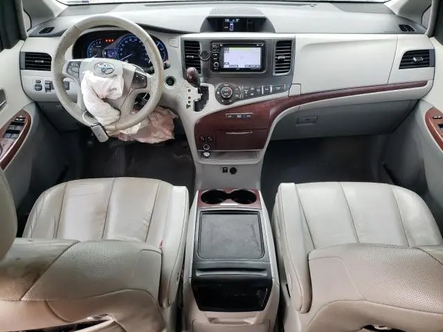 2014 TOYOTA SIENNA XLE  
