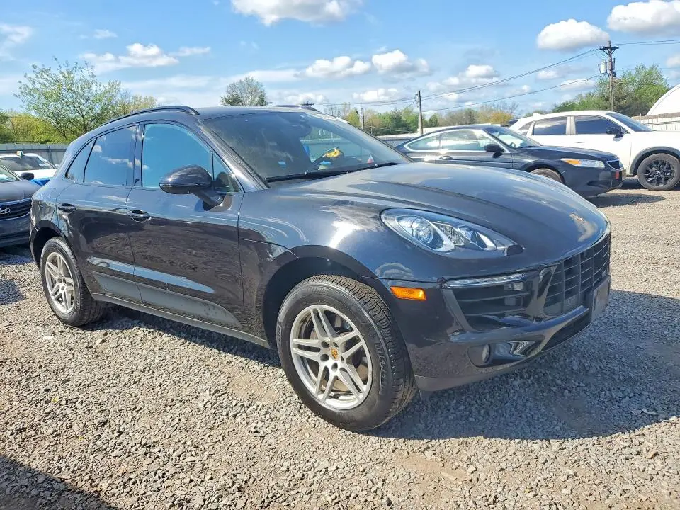 2018 PORSCHE MACAN   