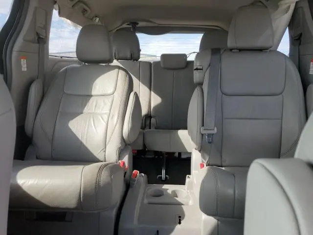 2017 TOYOTA SIENNA XLE  